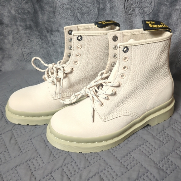 Doc Martens boot limited release sz 7 men 8 women - Picture 4 of 14